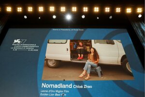 Ameriški film Dežela nomadov v režiji Chloe Zhao prejel beneškega zlatega leva